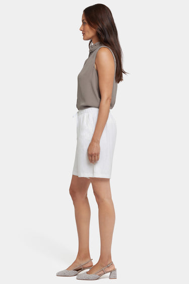 NYDJ Breezy Bermuda Shorts In Stretch Linen - White