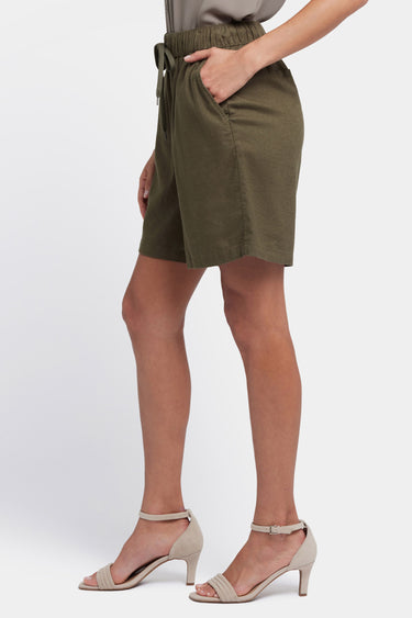 NYDJ Breezy Bermuda Shorts In Stretch Linen - Bay Leaf