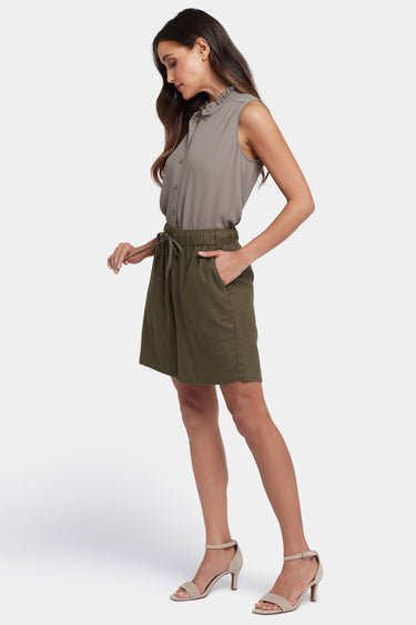 NYDJ Breezy Bermuda Shorts In Stretch Linen - Bay Leaf