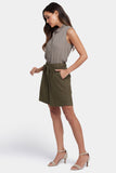 NYDJ Breezy Bermuda Shorts In Stretch Linen - Bay Leaf
