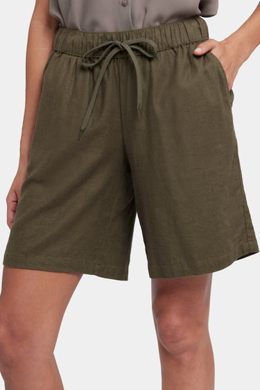 NYDJ Breezy Bermuda Shorts In Stretch Linen - Bay Leaf