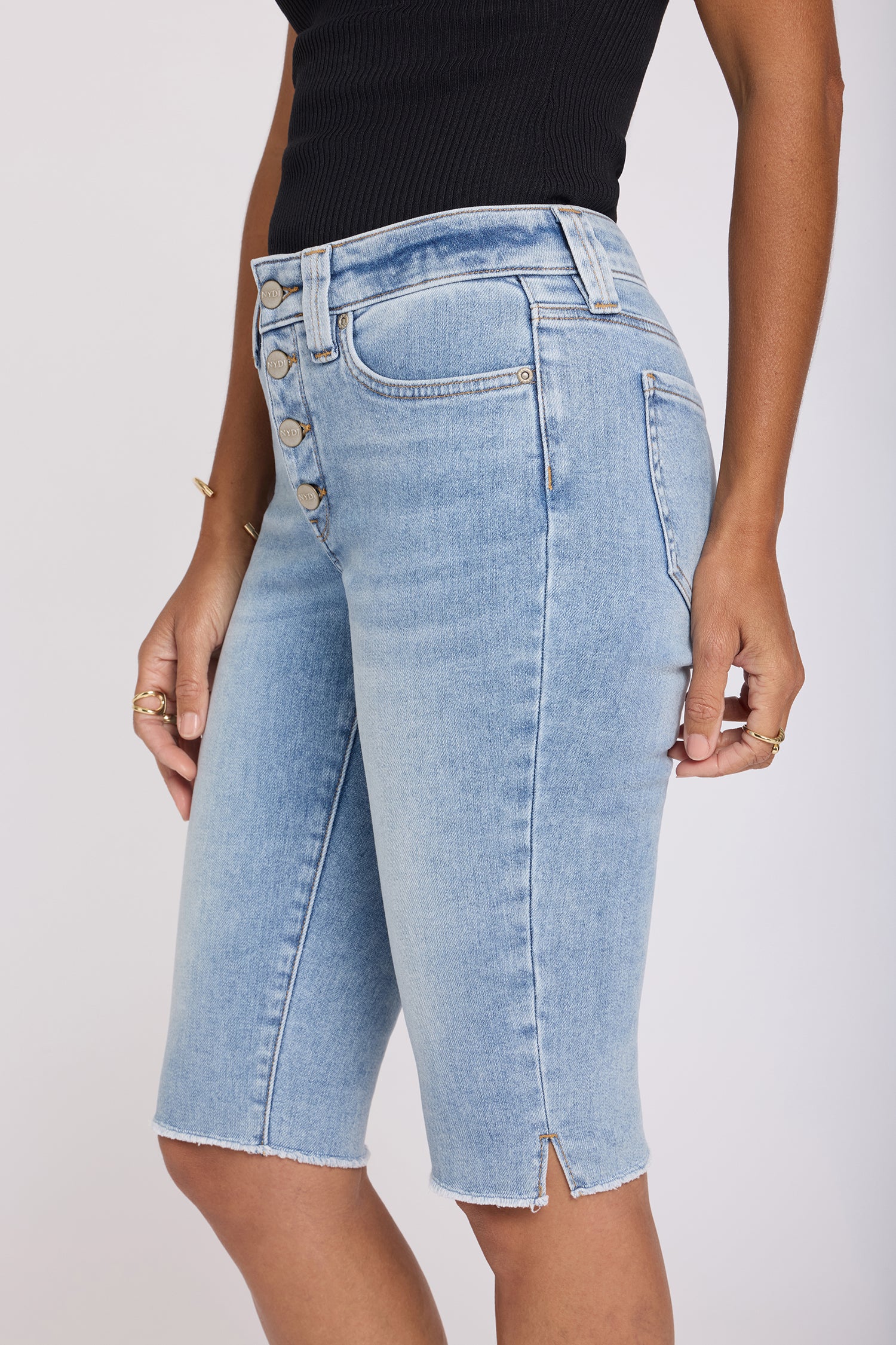COOK JEANS アシンメトリー フレアスリーブ フェザー カットソー Sophie Bike Capri Jeans With Exposed Button Fly, Side Slits And