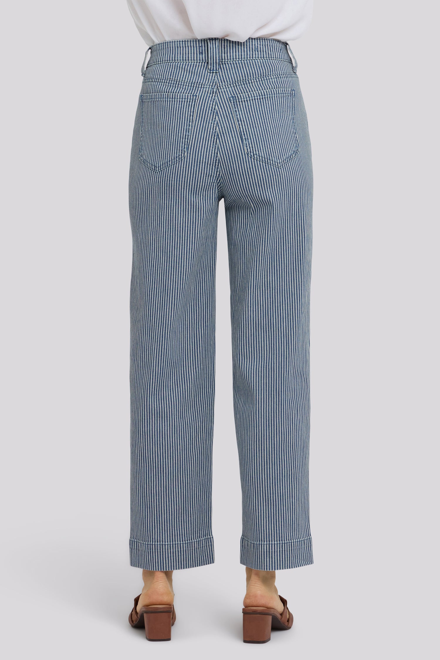 kozy250Finderskeepers ジーパン JESSE Kasey Stovepipe Ankle Jeans With Exposed Button Fly And 2
