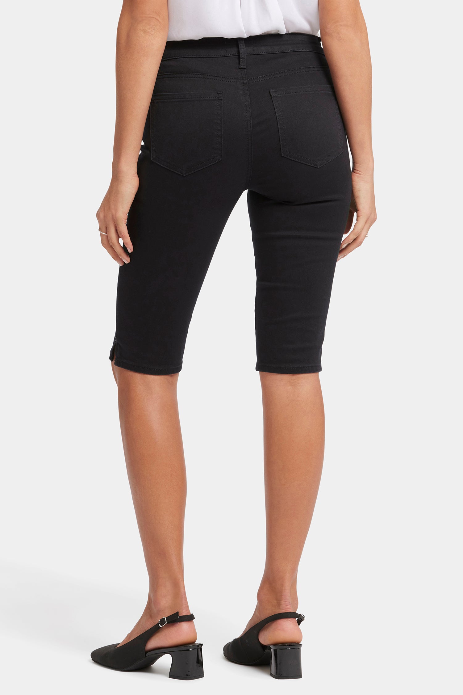 Bike Capri Jeans In Plus Size With Riveted Side Slits - Optic