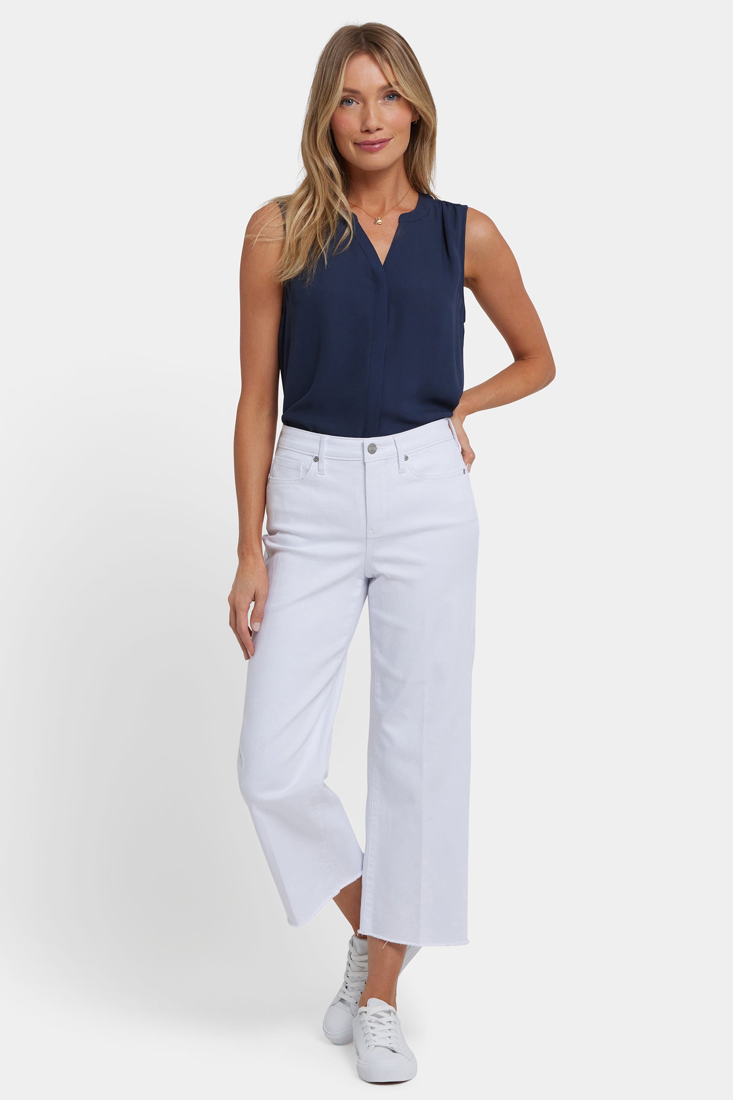 Coco Relaxed Wide Leg Crop Jeans With High Rise And Frayed Hems
