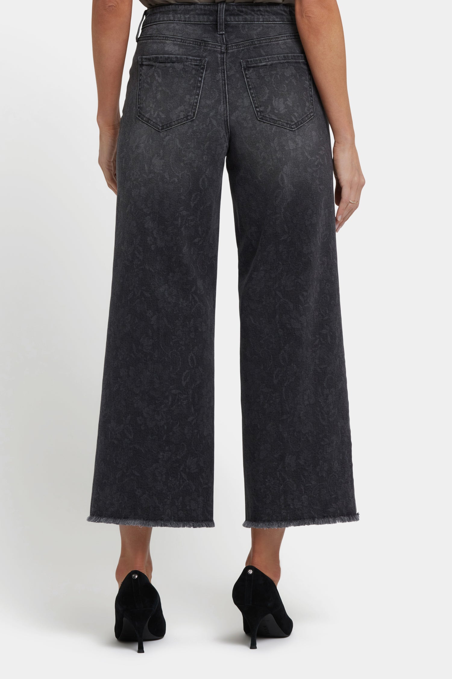 Teresa Wide Leg Ankle Jeans With High Rise And Frayed Hems
