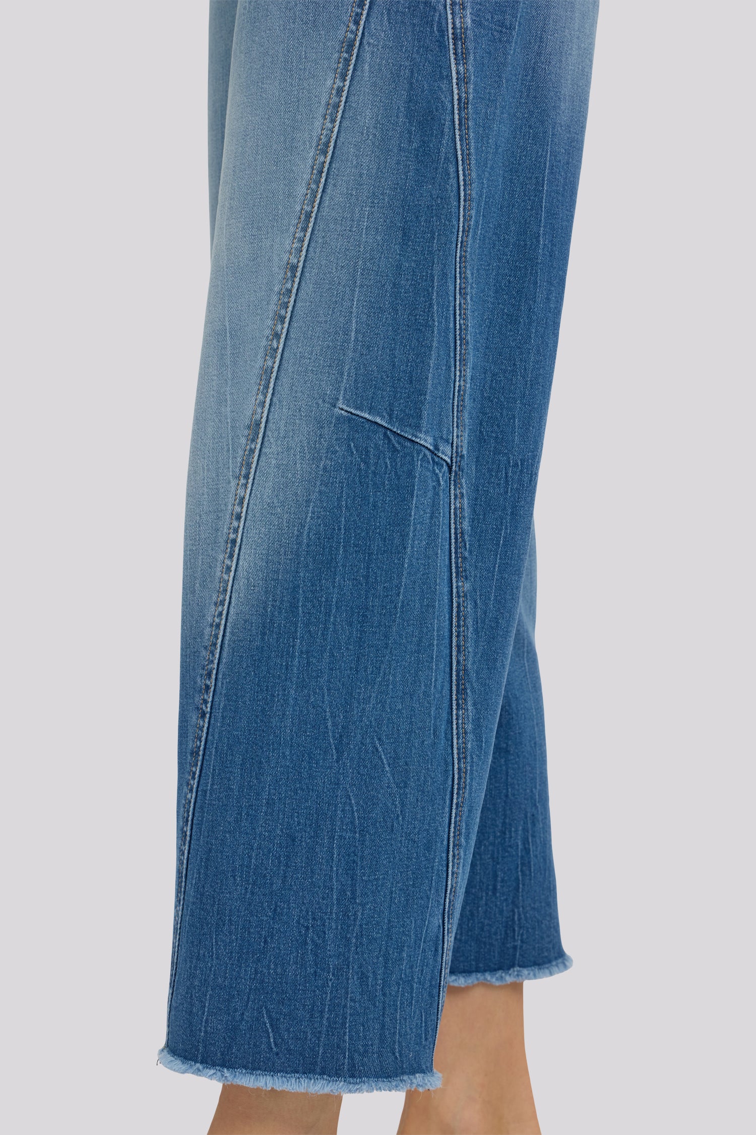 Alyssa Relaxed Crop Jeans With Side Panels And Frayed Hems