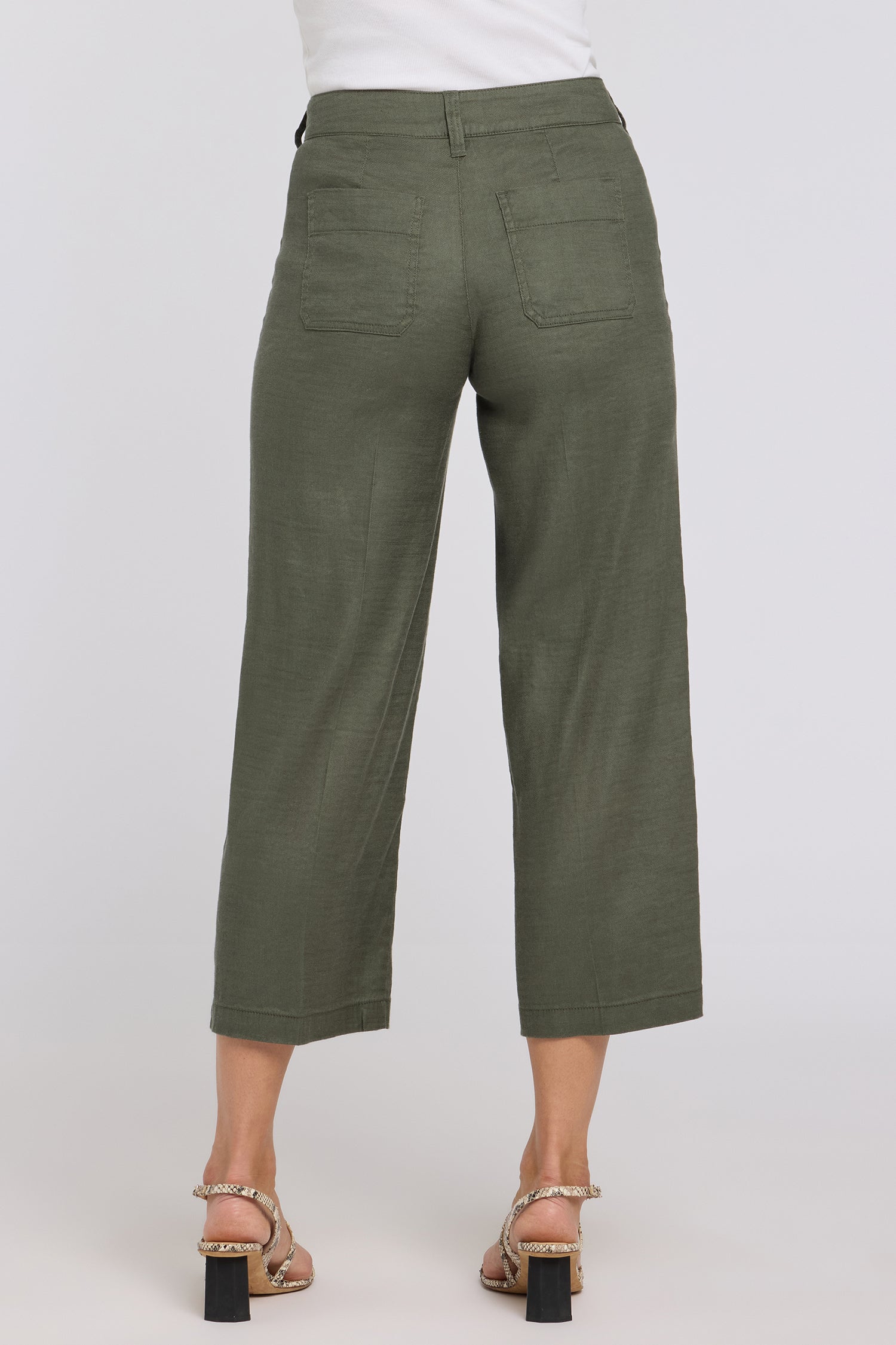 Wide Leg Cargo Capri Pants In Petite In Stretch Linen - Desert