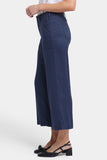 NYDJ Wide Leg Cargo Capri Pants In Petite In Stretch Linen - Oxford Navy
