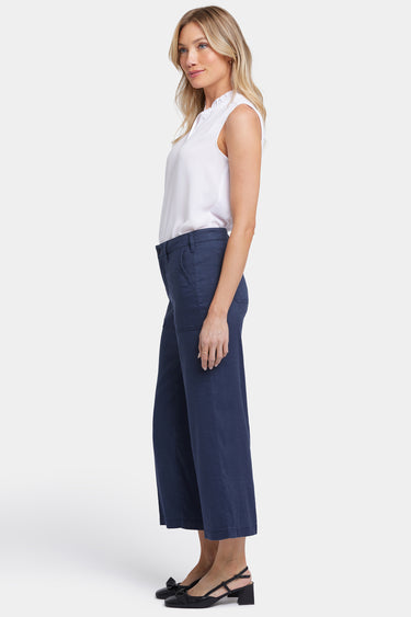 NYDJ Wide Leg Cargo Capri Pants In Petite In Stretch Linen - Oxford Navy