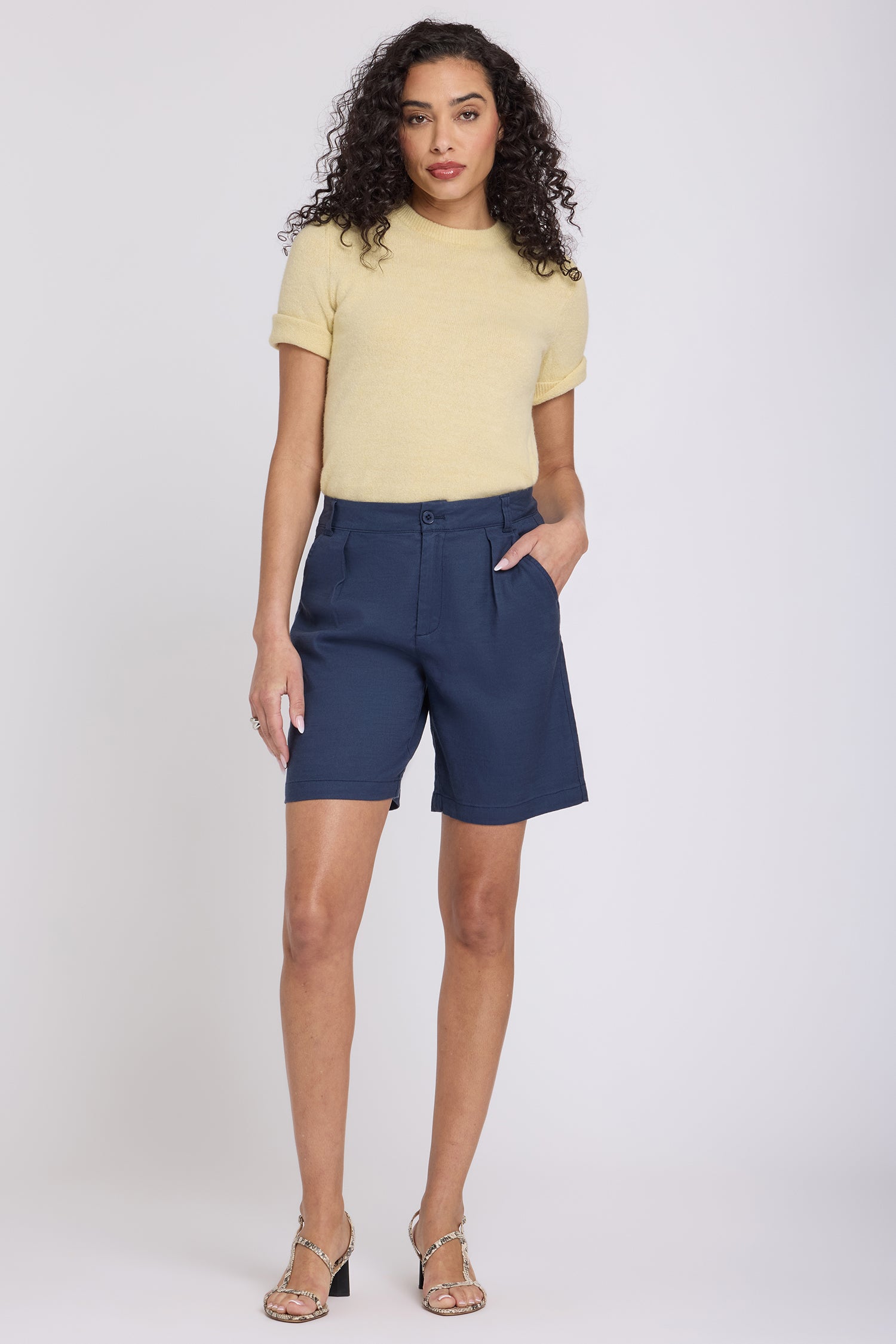 Ameri DIMENSIONAL SHORT PANTS ネイビーXS Relaxed Shorts In Petite In Stretch Linen With Super High Rise