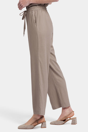 NYDJ Relaxed Drawstring Pull-On Pants In Petite In Stretch Linen - Saddlewood