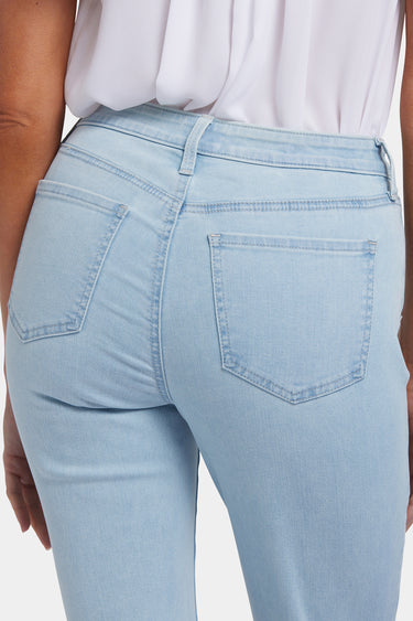 NYDJ Chloe Skinny Capri Jeans In Petite In Cool Embrace® Denim With Roll Cuffs - Clear Waters