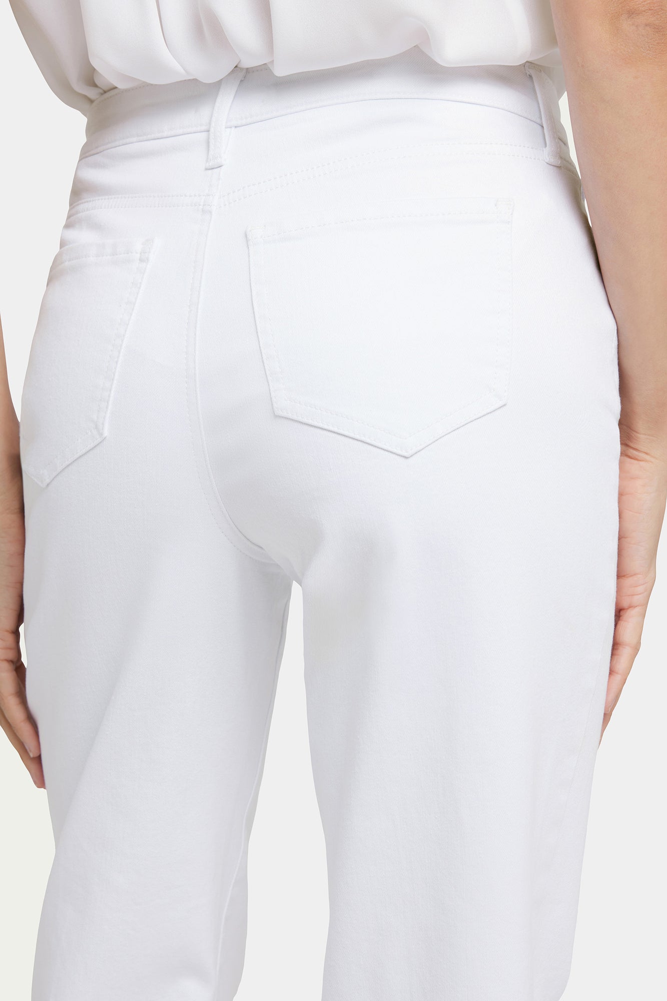 NYDJ Bailey Relaxed Straight Ankle Jeans In Petite In Cool Embrace® Denim With High Rise - Optic White