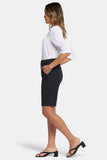 NYDJ Bermuda Shorts In Petite In Stretch Twill - Black