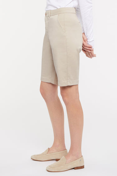 NYDJ Bermuda Shorts In Petite In Stretch Twill - Feather