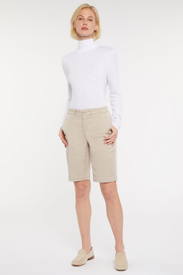 NYDJ Bermuda Shorts In Petite In Stretch Twill - Feather