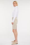 NYDJ Bermuda Shorts In Petite In Stretch Twill - Feather