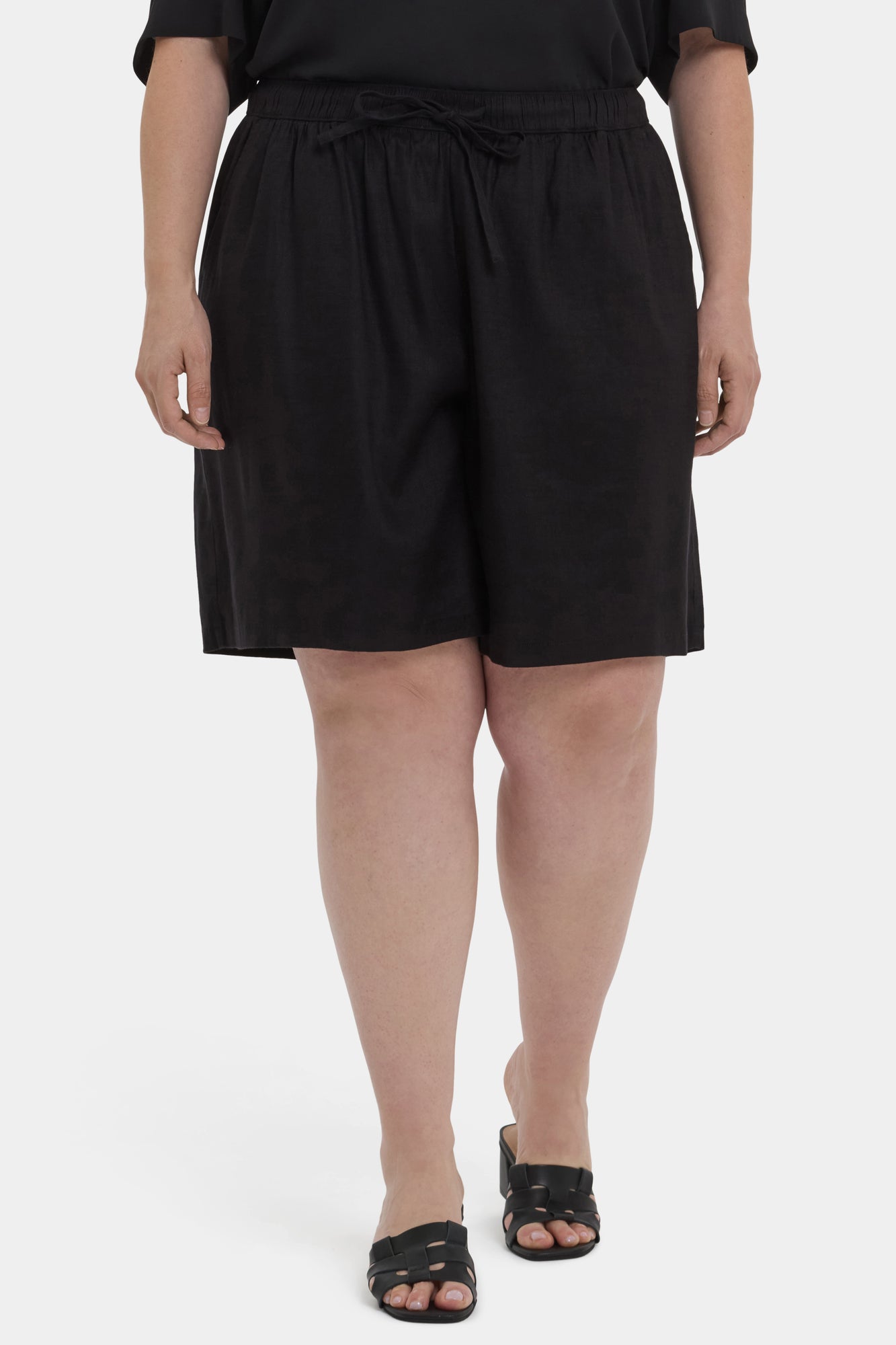 NYDJ Breezy Bermuda Shorts In Plus Size In Stretch Linen - Black
