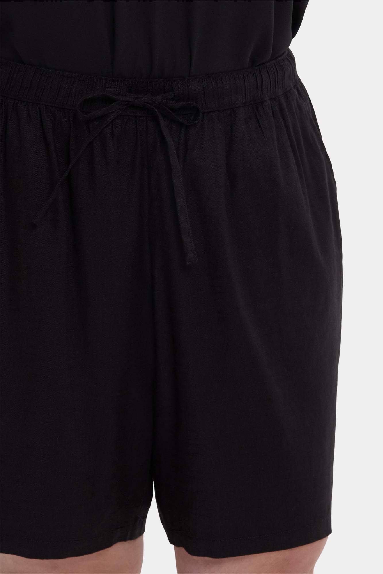 NYDJ Breezy Bermuda Shorts In Plus Size In Stretch Linen - Black