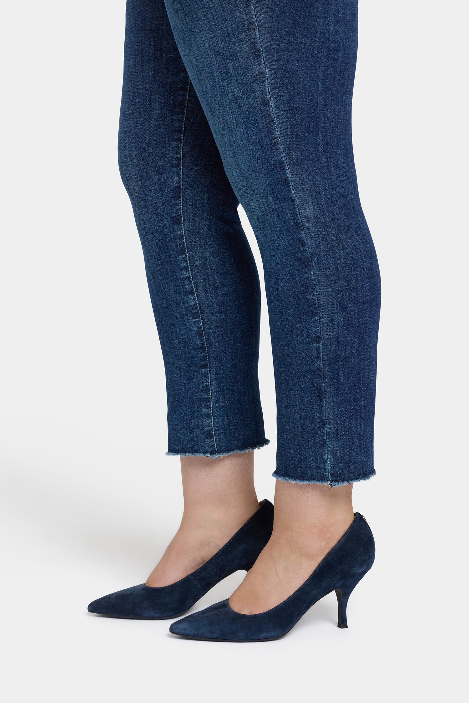 Sheri Slim Ankle Jeans In Plus Size With Frayed Hems - Louvre