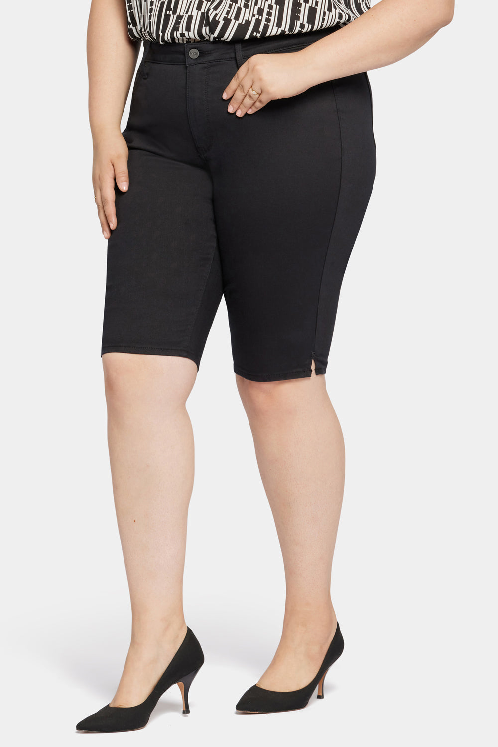 Sophie Bike Capri Jeans In Plus Size With Riveted Side Slits