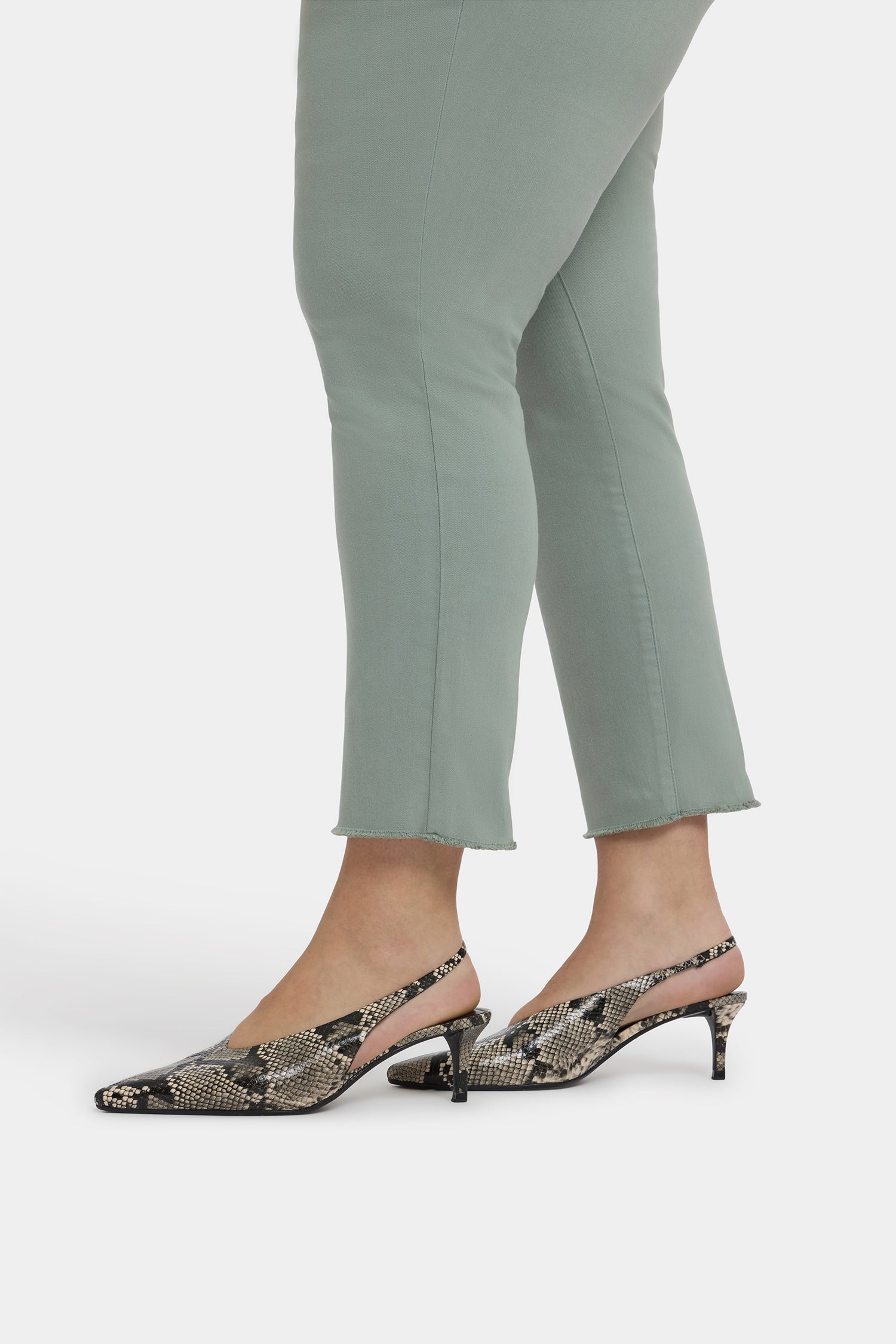 Sheri Slim Ankle Jeans In Plus Size With Frayed Hems - Mistletoe