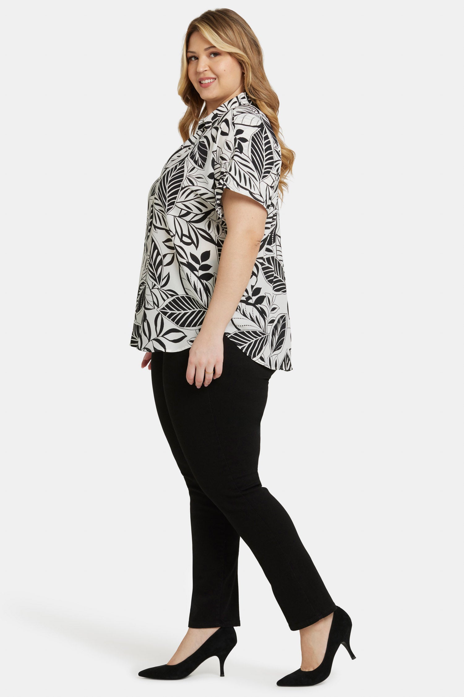 Becky Short Sleeved Blouse In Plus Size - Gerania Multi | NYDJ