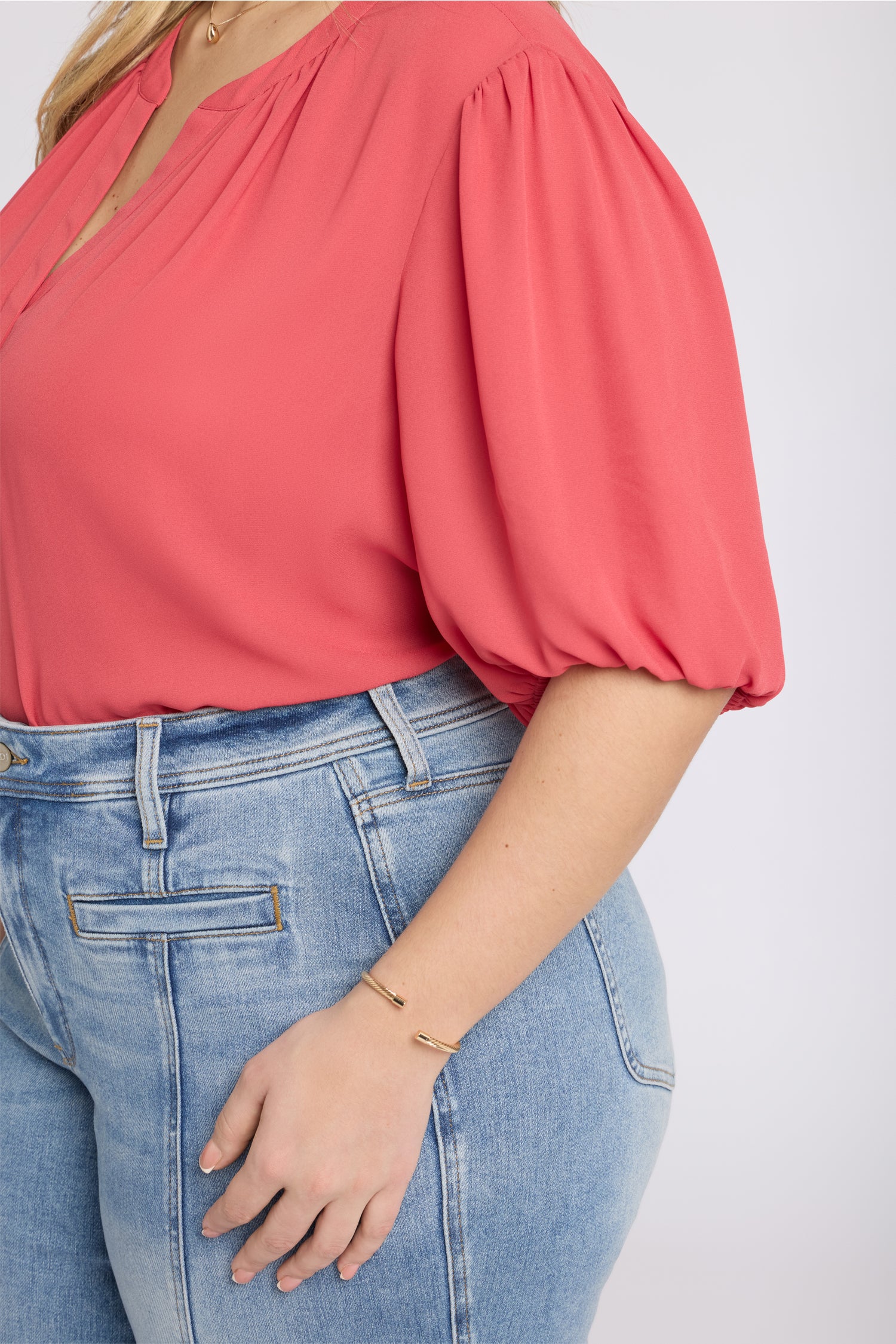 Short Puff Sleeved Popover Top in Plus Size - Chrysanthemum Pink