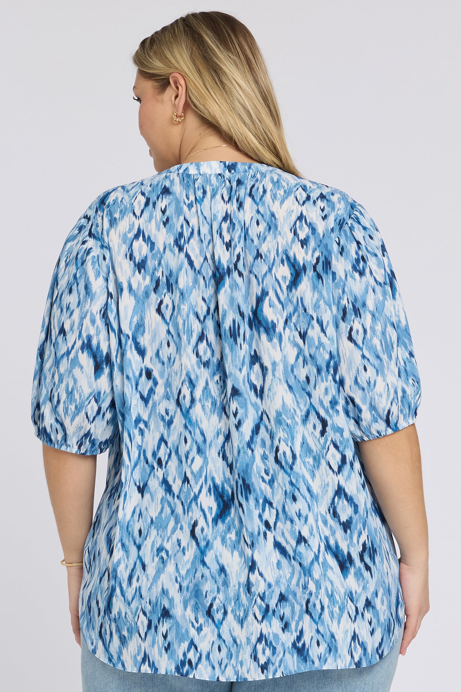 Short Puff Sleeved Popover Top In Plus Size - Blue Visions Multi
