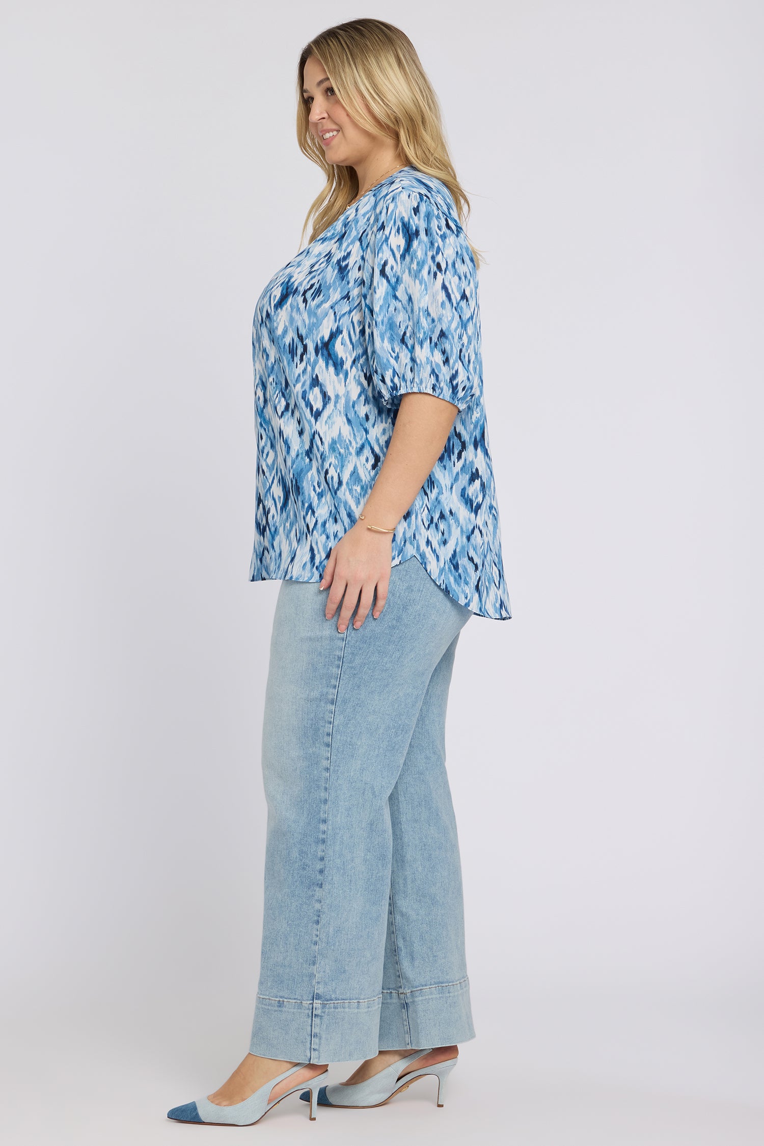Short Puff Sleeved Popover Top In Plus Size - Blue Visions Multi