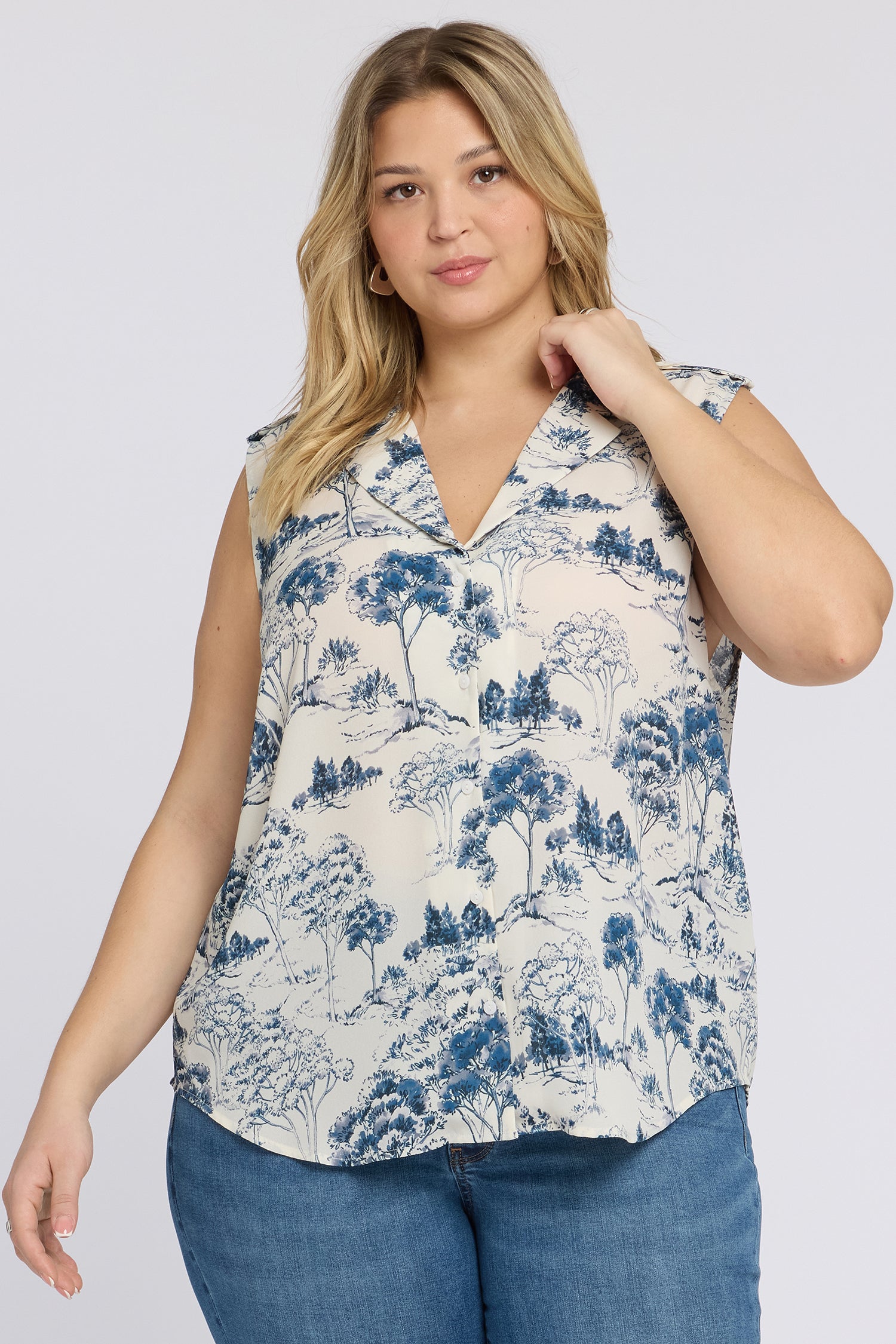 Gabrielle Sleeveless Blouse In Plus Size - Le Parc de Treville