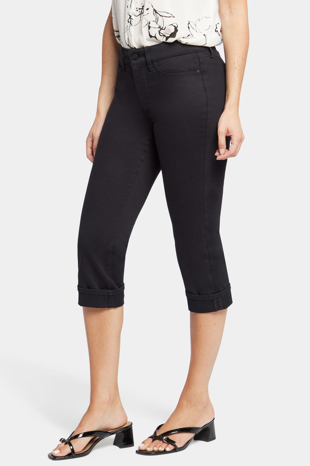 Joni Relaxed Capri Jeans In Plus Size - Black