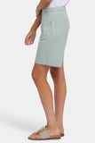 NYDJ Relaxed Shorts  In Stretch Linen - Tomatillo