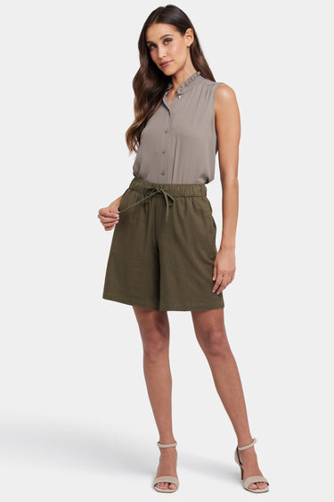 NYDJ Breezy Bermuda Shorts In Stretch Linen - Bay Leaf