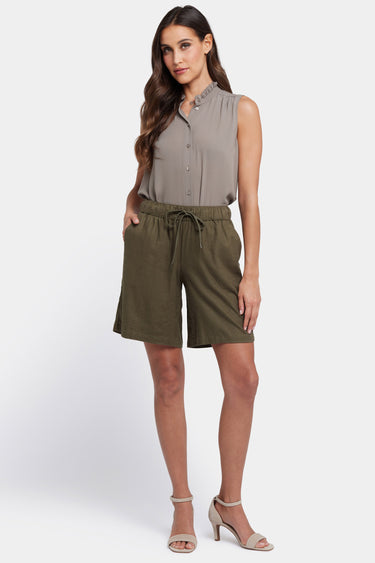 NYDJ Breezy Bermuda Shorts In Stretch Linen - Bay Leaf