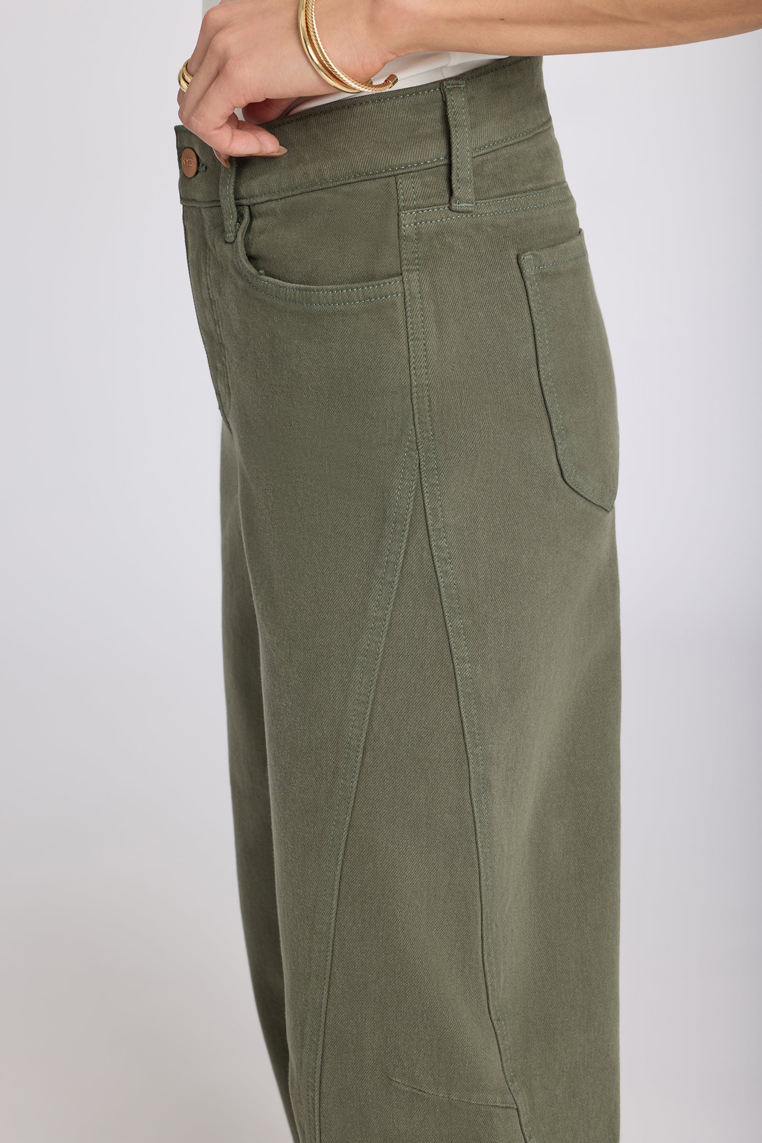 Alyssa Relaxed Crop Jeans With Side Panels And Frayed Hems