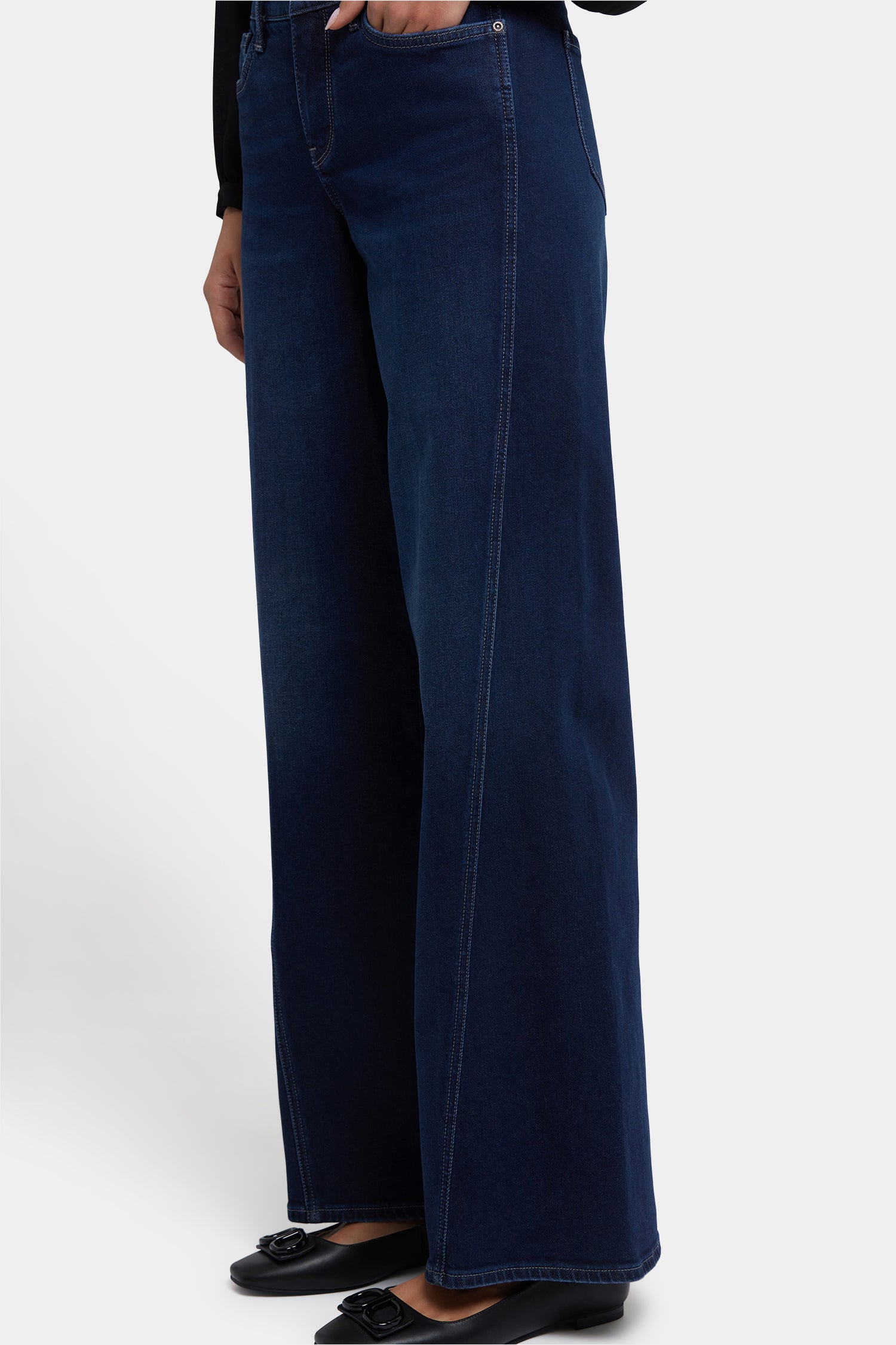 Teresa Wide Leg Jeans With Contoured Seams And 31
