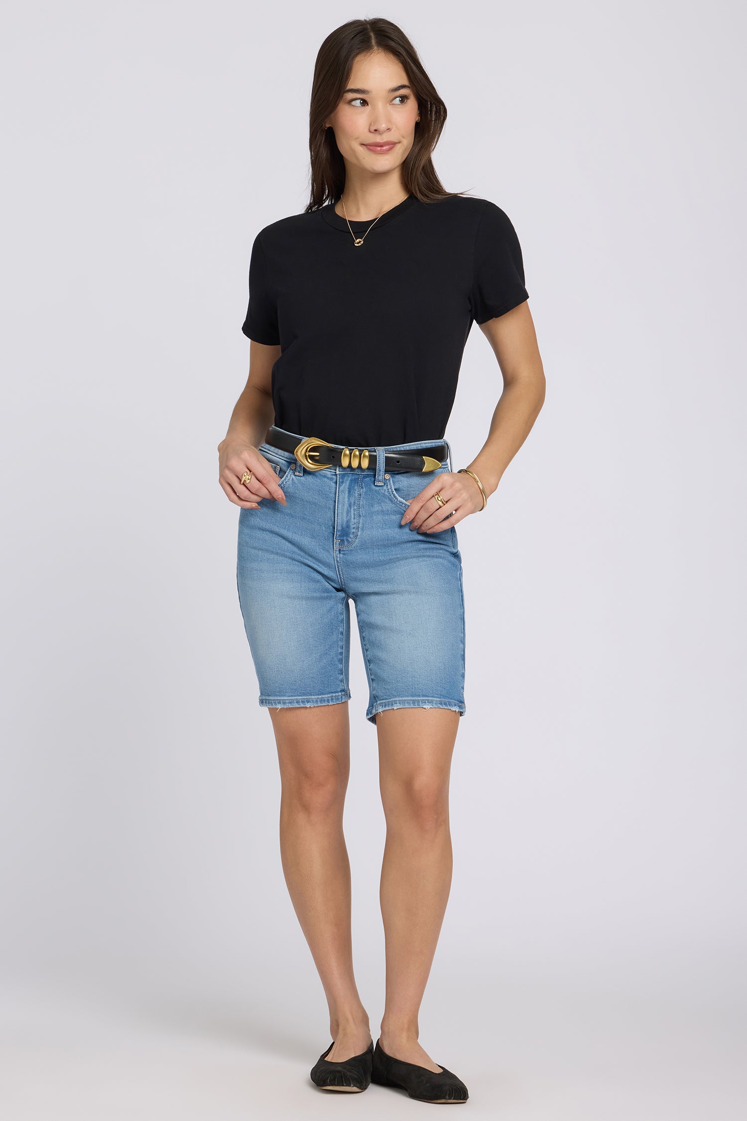 NYDJ Ella Denim Shorts With Back Pocket Stitching And Side Slits - Vista Lakes