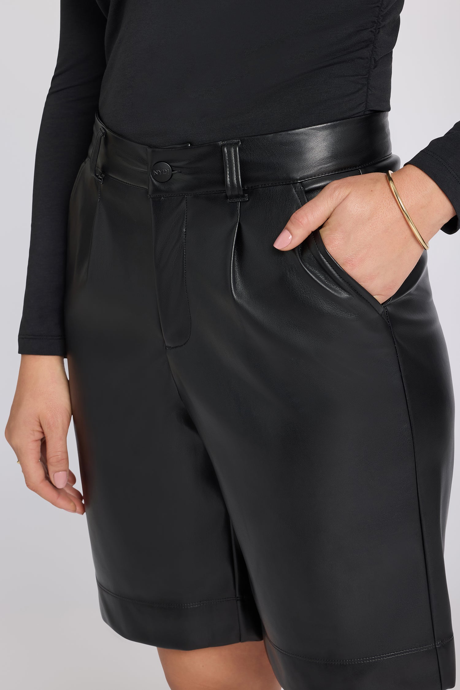 Vegan Stretch Leather Relaxed Bermuda Shorts Sculpt-Her