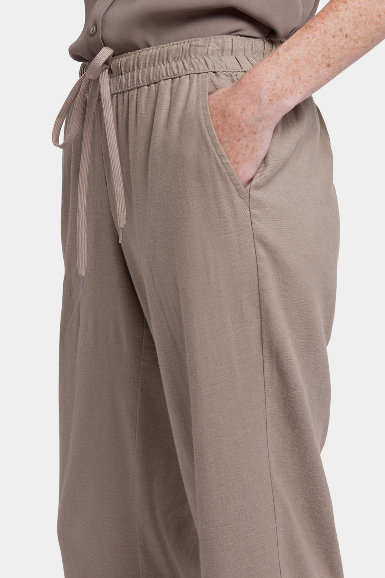 NYDJ Relaxed Drawstring Pull-On Pants In Petite In Stretch Linen - Saddlewood
