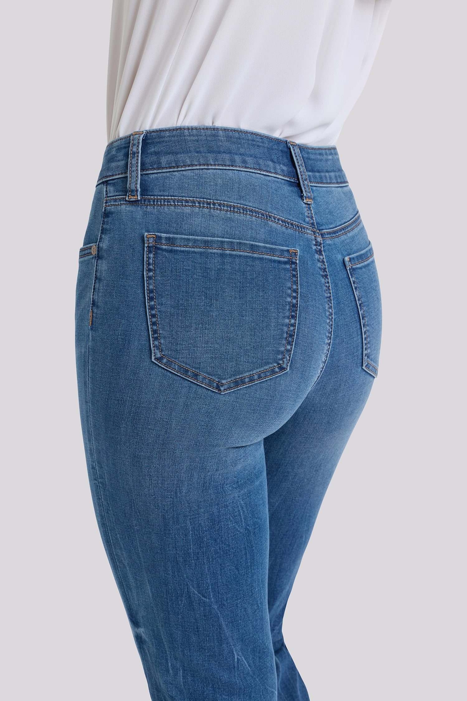 NYDJ Marilyn Straight Crop Jeans In Petite In Cool Embrace® Denim With Cuffs - Wild River