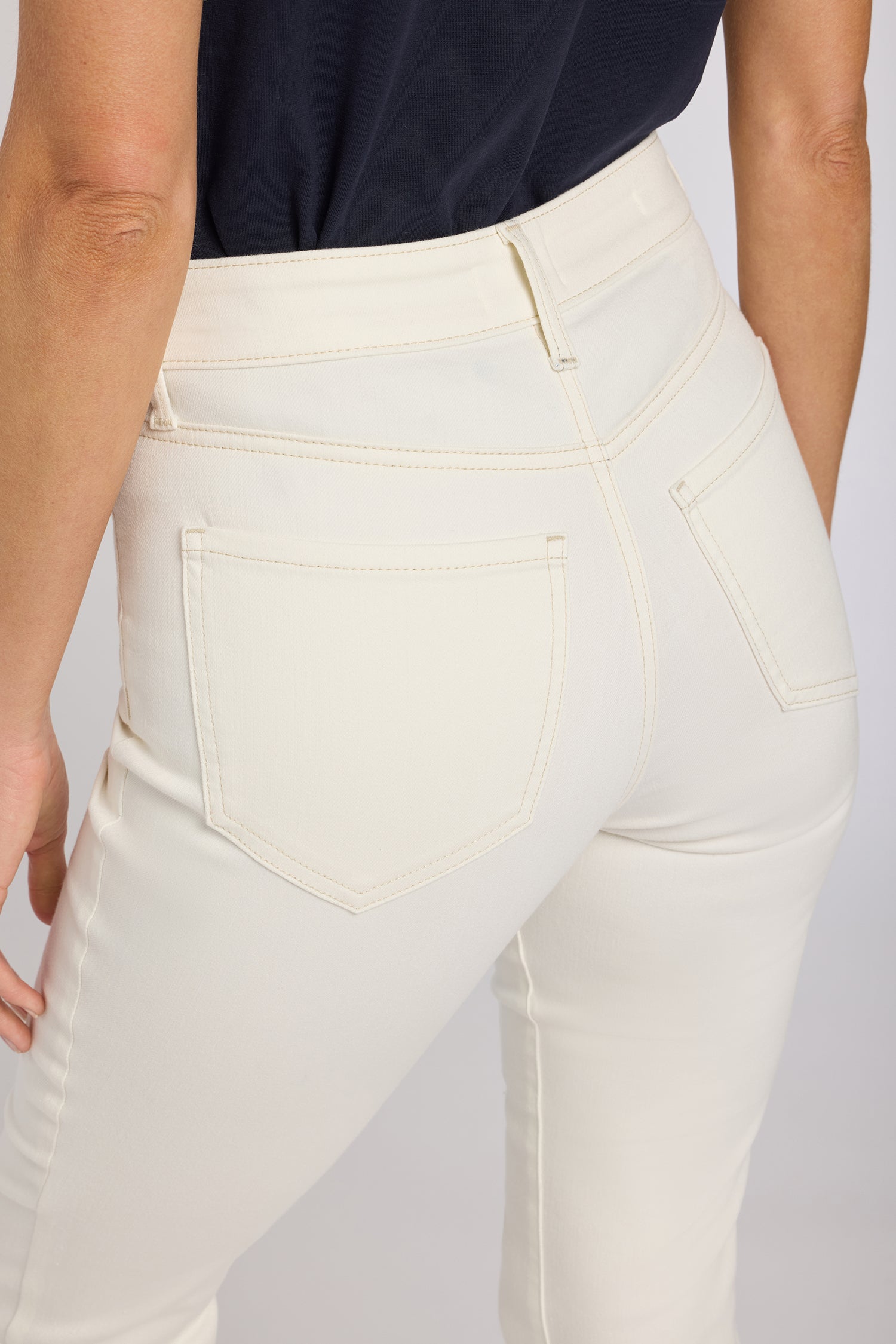 NYDJ Billie Mini Bootcut Ankle Jeans In Petite In Cool Embrace® Denim With High Rise And Frayed Hems - Vintage White
