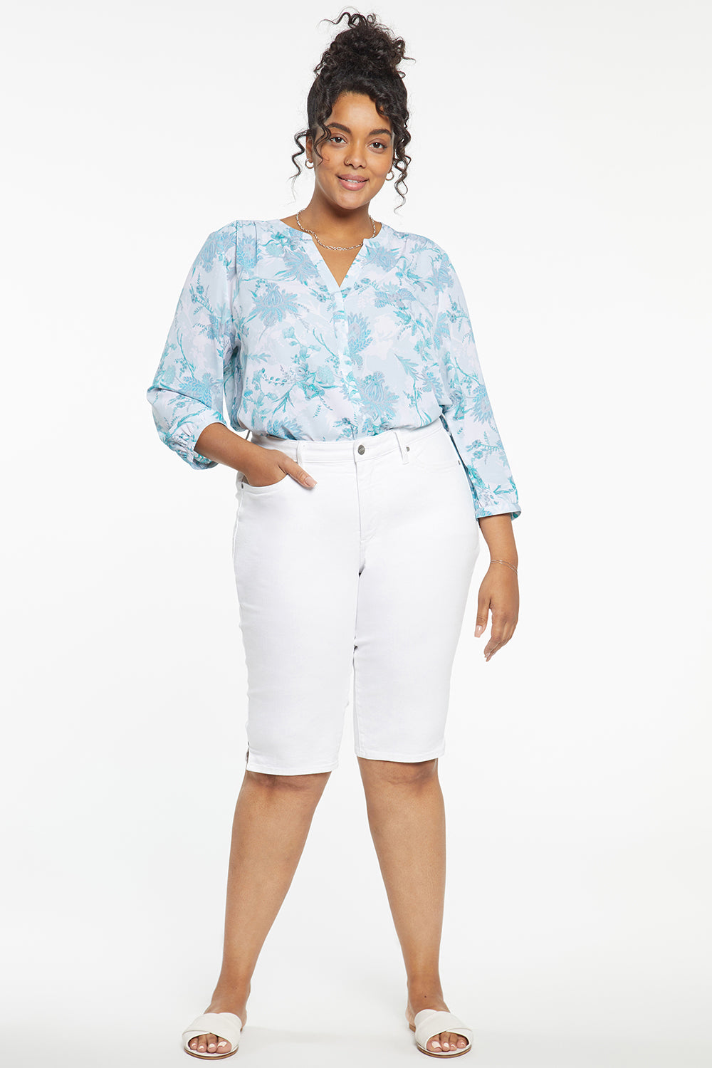 Bike Capri Jeans In Plus Size With Riveted Side Slits - Optic White White Bike Capri Jeans In Plus Size With Riveted Side Slits - Optic White White