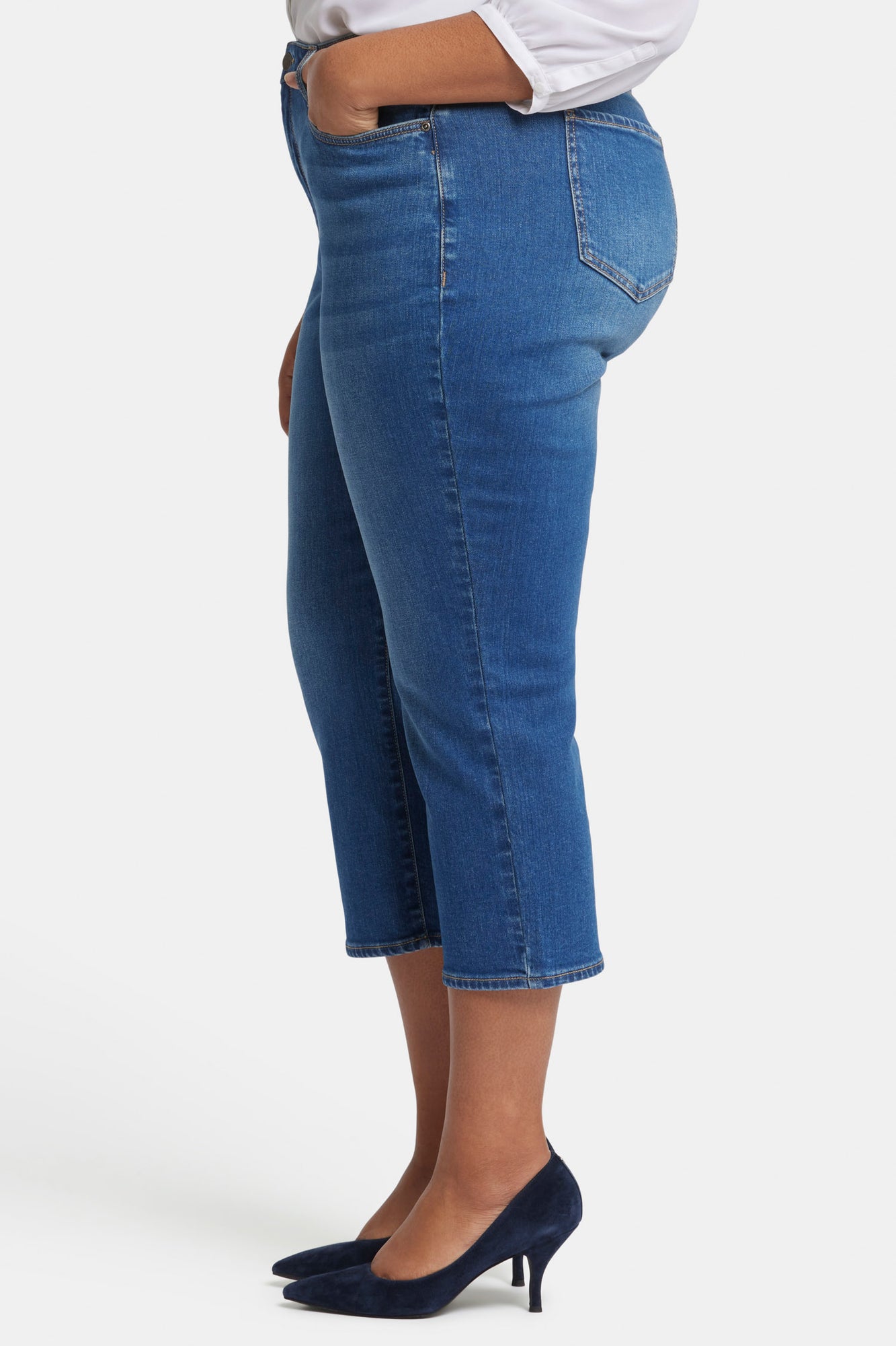 Joni Relaxed Capri Jeans In Plus Size - Black