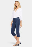 NYDJ Slim Straight Crop Jeans In Curves 360 Denim With Side Slits - Mesquite